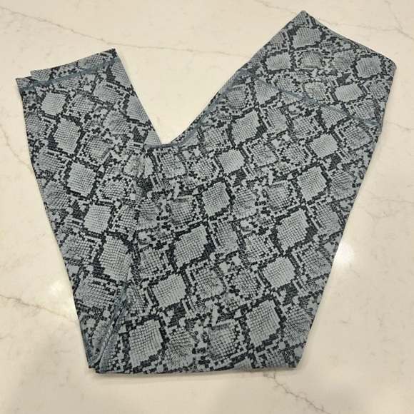 Hawthorn Athletic Leggings, Light Blue Snakeskin, Size 12, NWOT - Picture 1 of 3